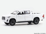 Toyota Hilux White 1:27 Maisto licensed diecast Scale Model car collectible