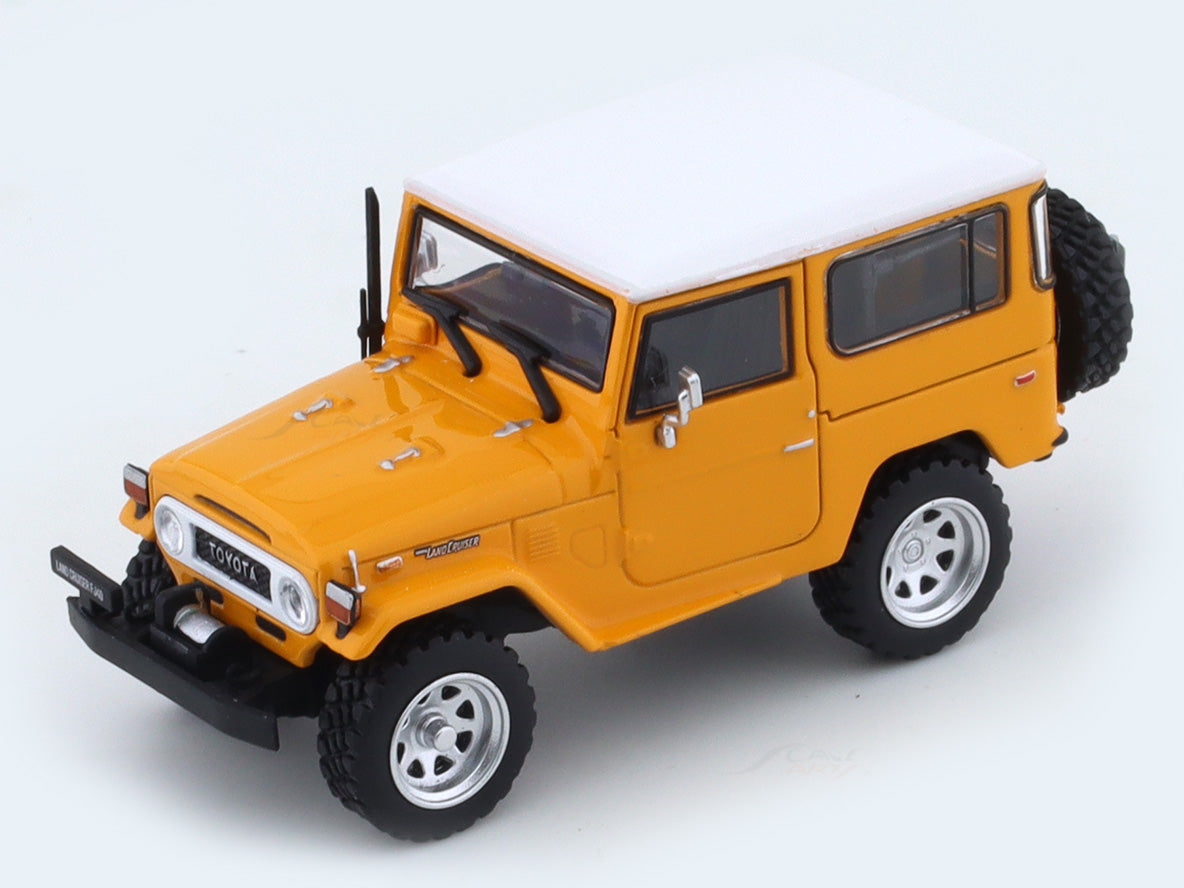Toyota Land Cruiser FJ40 yellow with figure 1:64 TimeMicro diecast sca