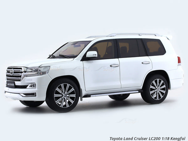 Toyota Land Cruiser LC200 white 1:18 Kengfai diecast Scale Model car