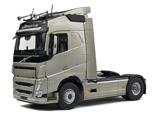 2021 Volvo FH Globetrotter XL 1:24 Solido diecast Scale Model collectible