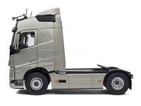 2021 Volvo FH Globetrotter XL 1:24 Solido diecast Scale Model