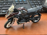 Broken packing mount : 2017 BMW R1200 GS Brown 1:18 Maisto diecast scale model bike