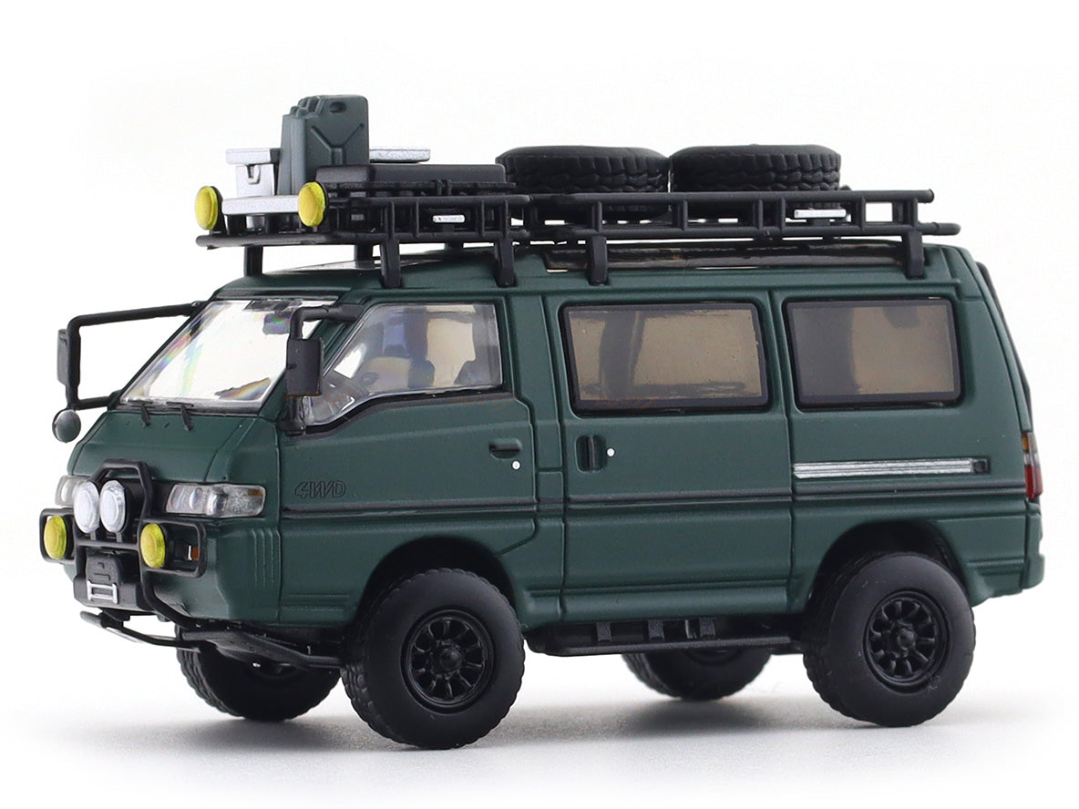 Mitsubishi Delica Star Wagon 4WD green 1:64 Autobots diecast scale