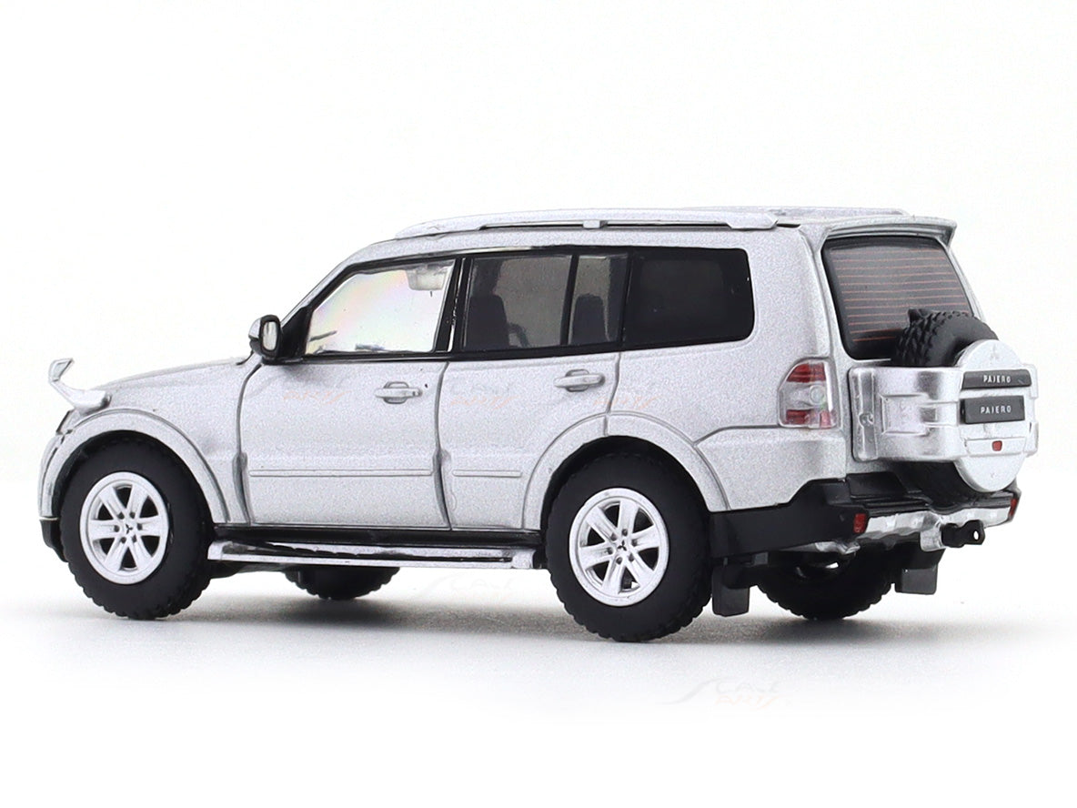 mitsubishi-pajero-v97-silver-1