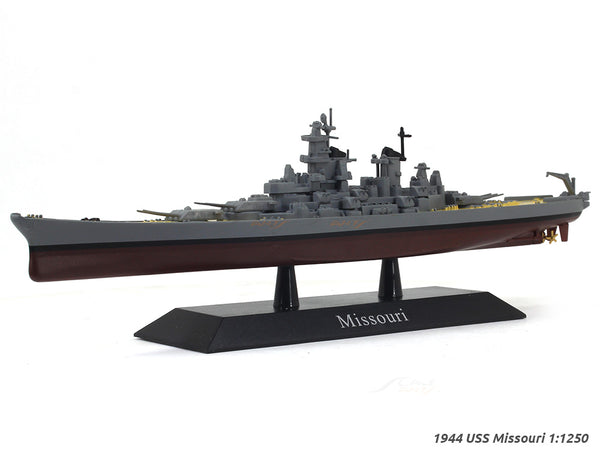 1944 USS Missouri 1:1250 scale model warship.