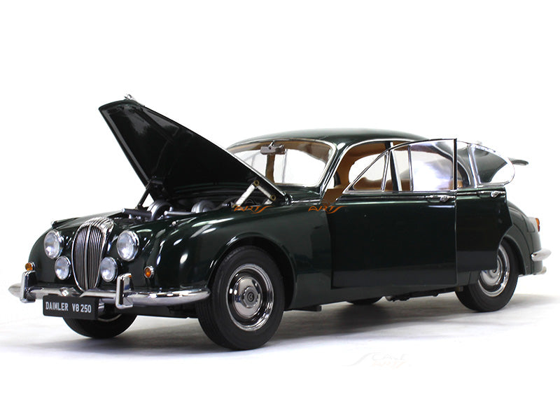 1967-Daimler-V8-250-1-18-