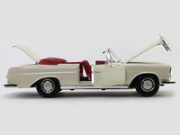 1967 Mercedes-Benz 280SE 1:18 Maisto diecast scale model car collectible