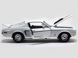 1968 Ford Mustang GT Cobra Jet white 1:18 Maisto diecast Scale Model car