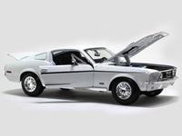 1968 Ford Mustang GT Cobra Jet white 1:18 Maisto diecast Scale Model car