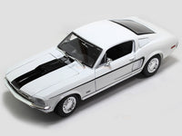 1968 Ford Mustang GT Cobra Jet white 1:18 Maisto diecast Scale Model car