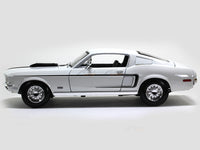 1968 Ford Mustang GT Cobra Jet white 1:18 Maisto diecast Scale Model car