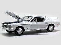 1968 Ford Mustang GT Cobra Jet white 1:18 Maisto diecast Scale Model car