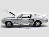 1968 Ford Mustang GT Cobra Jet white 1:18 Maisto diecast Scale Model car