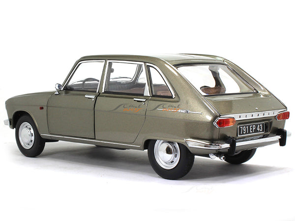 Voiture de 1968 couleur bleu clair – RENAULT 16 Voiture de 1968 couleur bleu clair – RENAULT 16