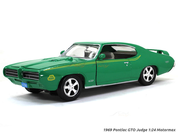 1969 Pontiac GTO Judge green 1:24 Motormax diecast scale model car.