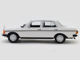 1976 Mercedes-Benz 200D W123 1:43 diecast scale model car collectible.
