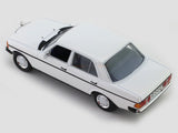 1976 Mercedes-Benz 200D W123 1:43 diecast scale model car collectible.