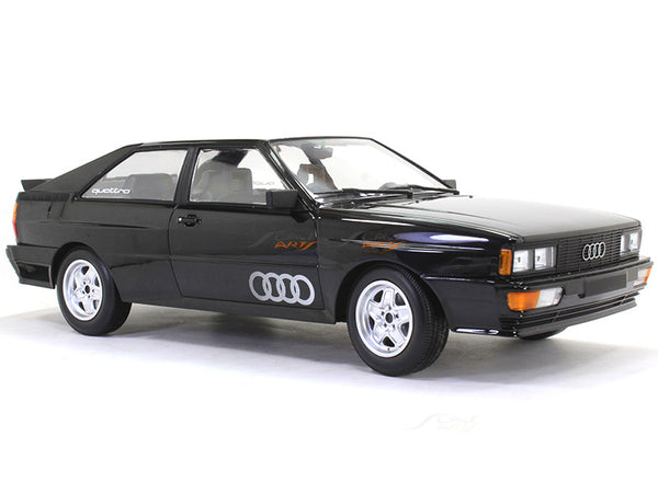 Voiture de 1980 couleur rouge - AUDI Quattro Voiture de 1980 couleur rouge - AUDI Quattro