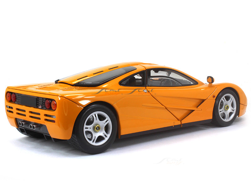 1993-McLaren-F1-Road-Car-1-18-