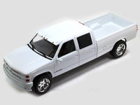 1997 Chevrolet 3500 Crew Cab Silverado PickUp 1:18 Greenlight diecast Scale Model.