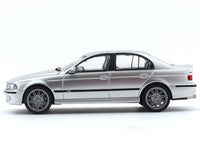 Broken Acrylic case : 2003 BMW M5 E39 5.0 V8 32V silver 1:43 Solido diecast scale model car