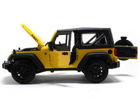 2014 Jeep Wrangler yellow 1:18 Maisto diecast Scale Model car.