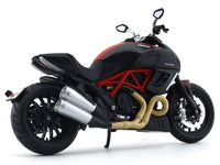 Ducati Diavel Carbon 1:12 Maisto Scale Model bike collectible