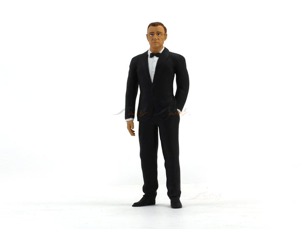 Bond 007 style 1:18 Scale Arts In scale model figure / accessories.