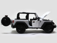 Jeep Wrangler Rubicon white 1:18 Maisto diecast Scale Model car.