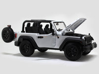 Jeep Wrangler Rubicon white 1:18 Maisto diecast Scale Model car.