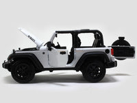 Jeep Wrangler Rubicon white 1:18 Maisto diecast Scale Model car.