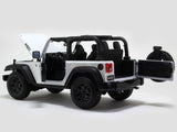 Jeep Wrangler Rubicon white 1:18 Maisto diecast Scale Model car.