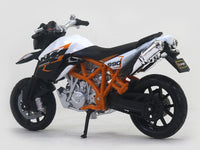 KTM 990 Supermoto R  1:18 Bburago diecast scale model bike.