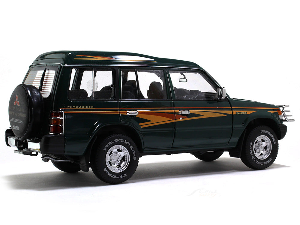 ミニカー AUTOart Mitsubishi Pajero 1/18 1:18 Mitsubishi Pajero GDi V6 3500 '98, metallic red - Autoart