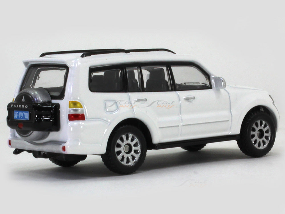 Mitsubishi-Pajero-white-1-64-