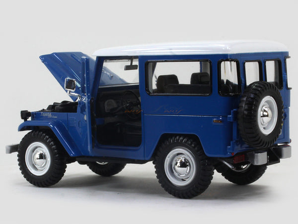Voiture de 1974 couleur noir mat – TOYOTA FJ40 Voiture de 1974 couleur noir mat – TOYOTA FJ40