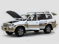 Toyota Land Cruiser LC100 1:18 Dealer Edition diecast scale model car collectible.