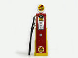 Gilmore Gasoline Service Gas Pump set 1:18 Road Signature Yatming diecast model.
