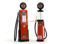 Johnson Gasoline Service Gas Pump set 1:18 Road Signature Yatming diecast model.